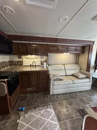 Consignment 2013 Thor Motor Coach Windsport 33G — photo 8