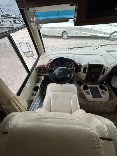 Consignment 2013 Thor Motor Coach Windsport 33G — photo 12