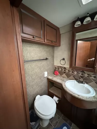 Consignment 2013 Thor Motor Coach Windsport 33G — photo 16
