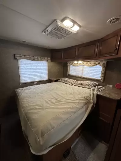 Consignment 2013 Thor Motor Coach Windsport 33G — photo 17