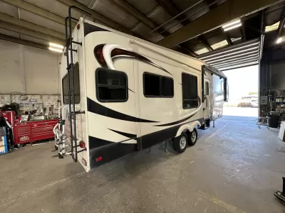 Used 2017 Grand Design Reflection  303RLS — photo 1