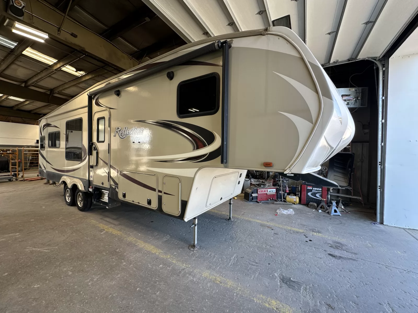 2017 Grand Design Reflection  303RLS Fifth Wheel interior overview at All Star Rv in Littleton, CO
