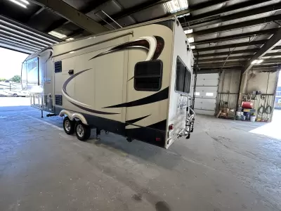 Used 2017 Grand Design Reflection  303RLS — photo 3