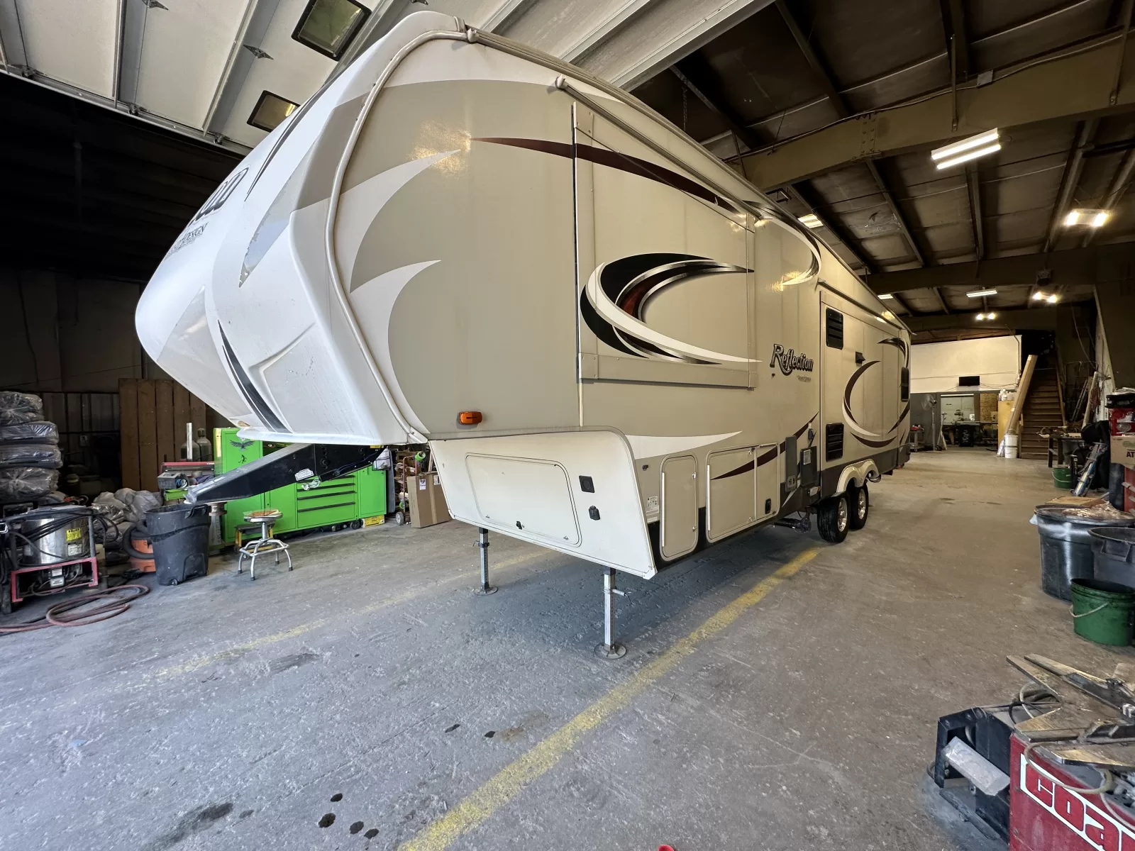 2017 Grand Design Reflection  303RLS Fifth Wheel interior overview 5 at All Star Rv in Littleton, CO