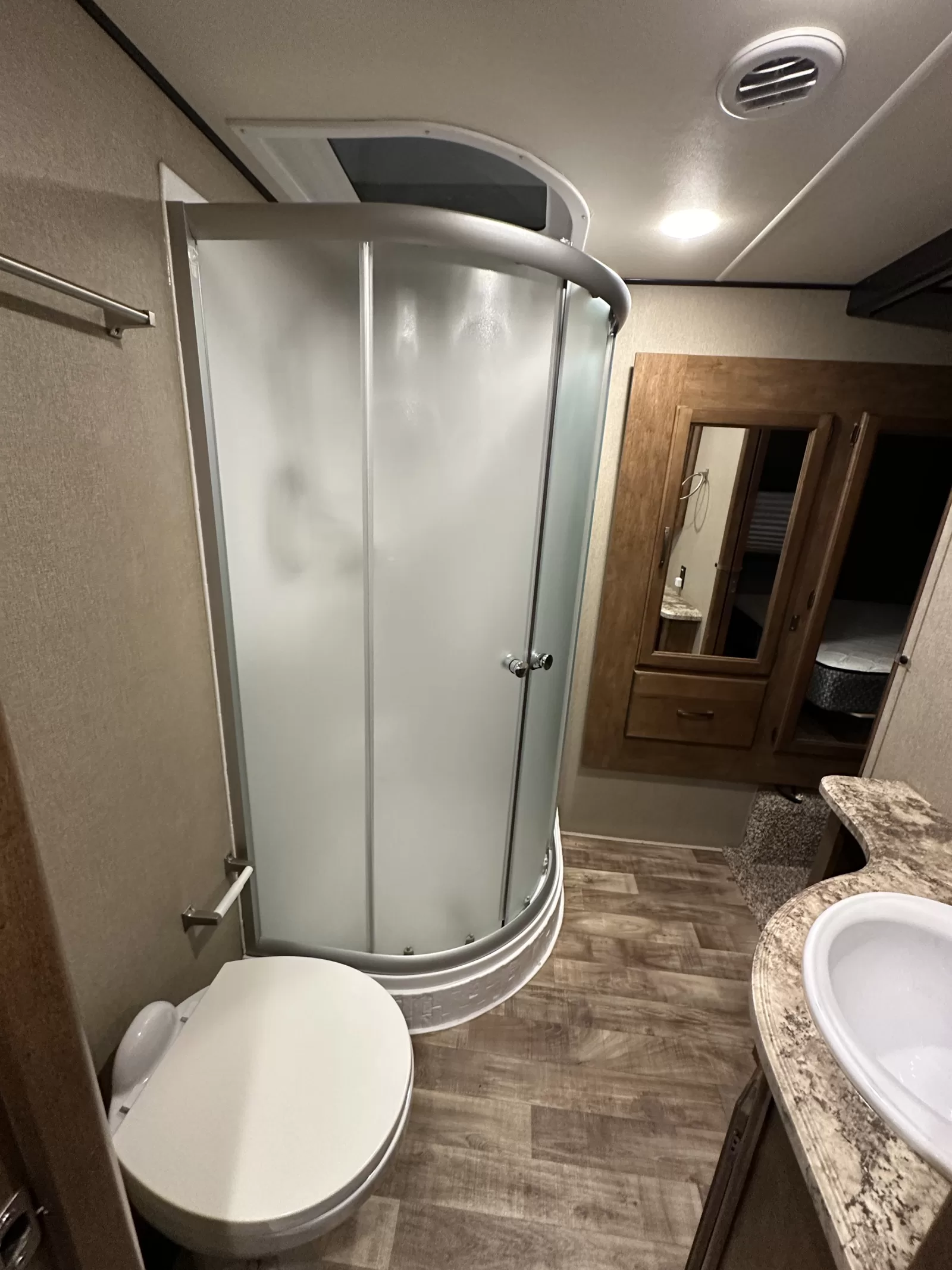 2017 Grand Design Reflection  303RLS Fifth Wheel interior overview 10 at All Star Rv in Littleton, CO