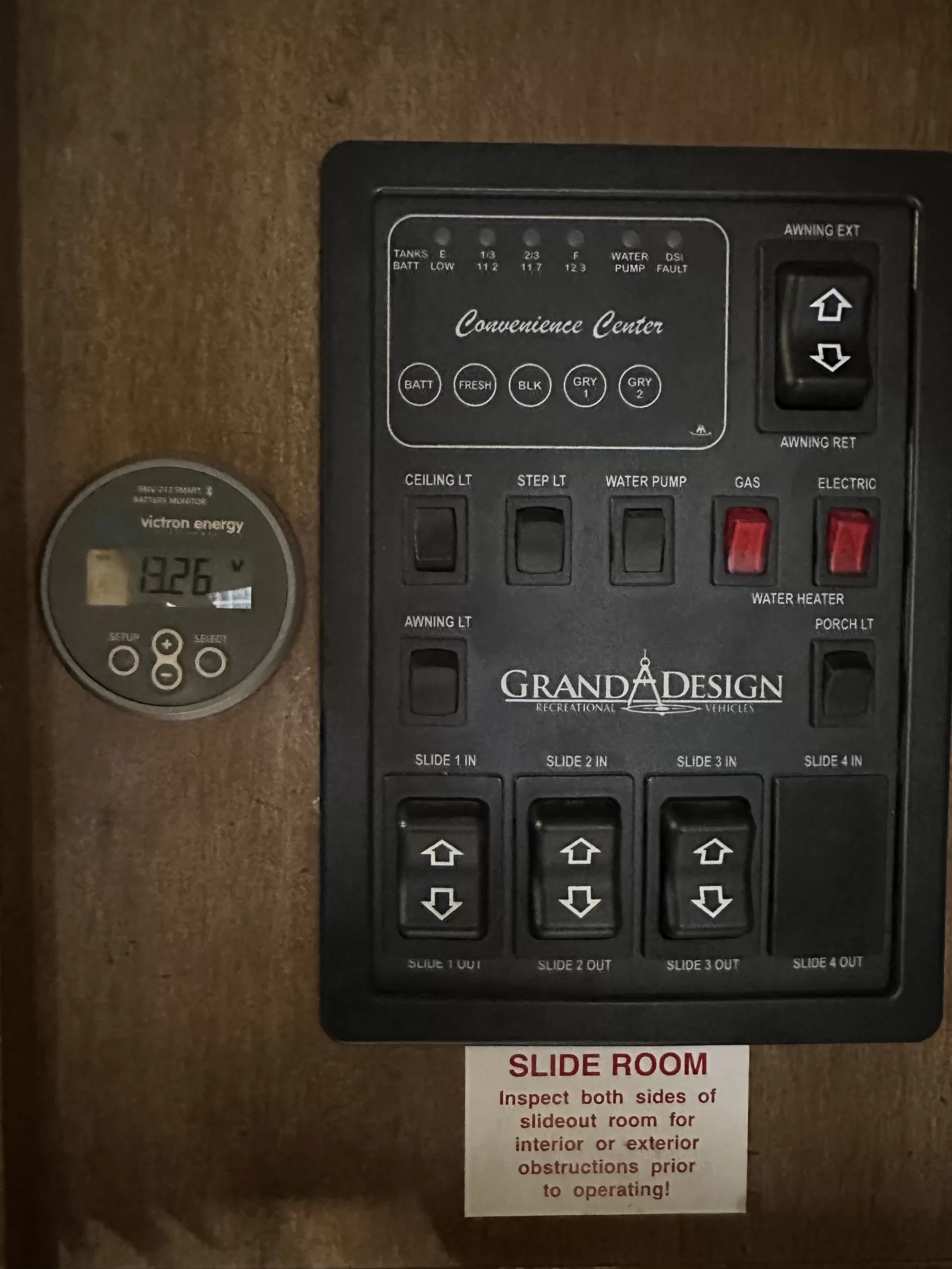 2017 Grand Design Reflection  303RLS Fifth Wheel interior overview 13 at All Star Rv in Littleton, CO