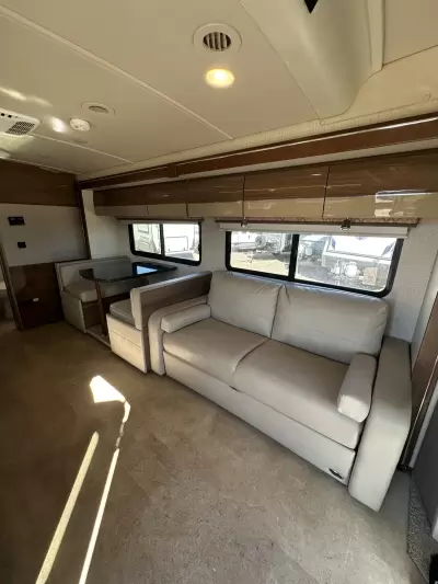 Used 2015 Winnebago View 24M — photo 12
