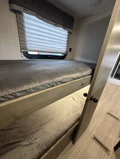 Consignment 2022 Palomino Puma XLE Lite 30DBSC — photo 18