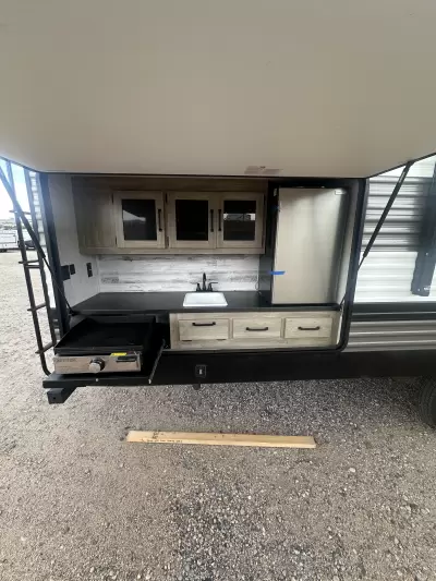 Consignment 2022 Palomino Puma XLE Lite 30DBSC — photo 9