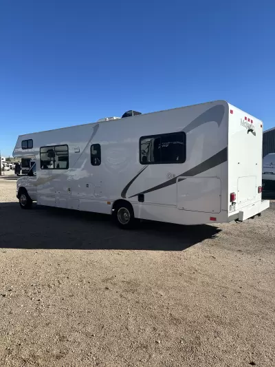 Consignment 2019 Thor Motor Coach Majestic 28A — photo 1
