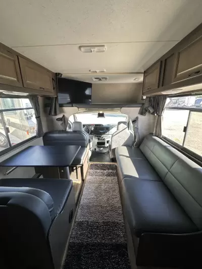 Consignment 2019 Thor Motor Coach Majestic 28A — photo 5