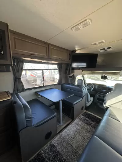Consignment 2019 Thor Motor Coach Majestic 28A — photo 19