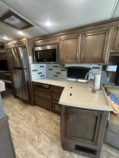 Consignment 2019 Newmar Ventana LE 3426 — photo 13