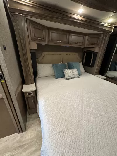 Consignment 2019 Newmar Ventana LE 3426 — photo 19