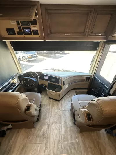 Consignment 2019 Newmar Ventana LE 3426 — photo 23
