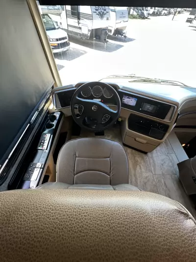 Consignment 2019 Newmar Ventana LE 3426 — photo 25